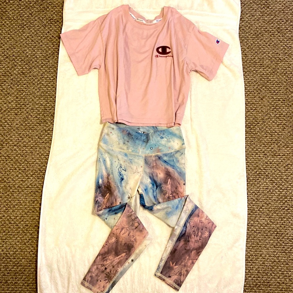 Super cute workout wear! Size small, never worn!